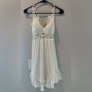 Jardin Scalloped Vanilla Lace Mini Size Lg